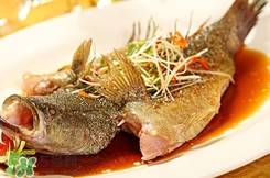 鱸魚(yú)怎么做好吃又簡(jiǎn)單？清蒸鱸魚(yú)的做法