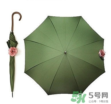 黑檸檬和蕉下哪個(gè)好？黑檸檬和蕉下太陽(yáng)傘對(duì)比
