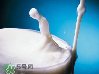 脫脂牛奶熱量高嗎？脫脂牛奶會發胖嗎