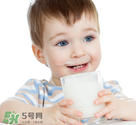 兒童能喝老年人奶粉嗎？老年人奶粉小孩能不能喝？