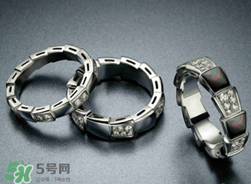 寶格麗靈蛇之戒是什么材質？寶格麗蛇形戒指是金的嗎？