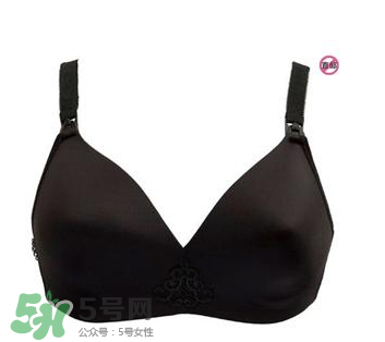 哺樂多和媽媽喂哪個好？哺樂多和媽媽喂內衣怎么選？