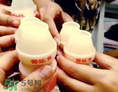 養樂多為什么沒有吸管？養樂多為什么那么貴
