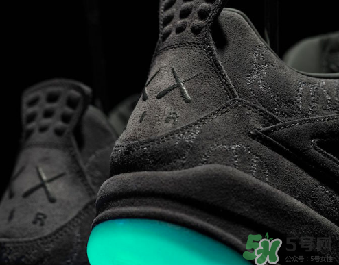 kaws與air jordan 4黑色版本親友限定款什么時候發售？
