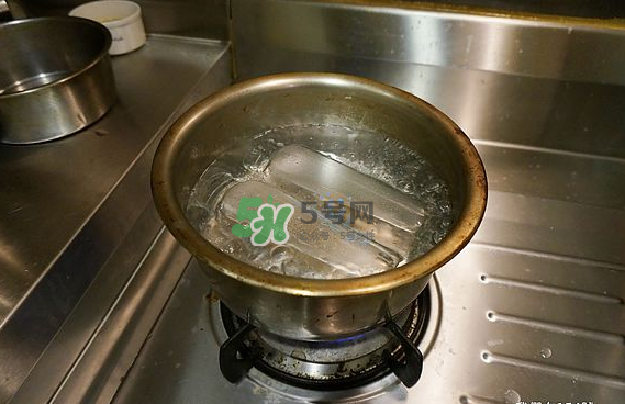 奶瓶刷尼龍的好還是海綿的好？洗奶瓶的正確方法