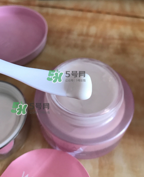 溫碧泉素顏霜好用嗎？溫碧泉素顏霜多少錢？