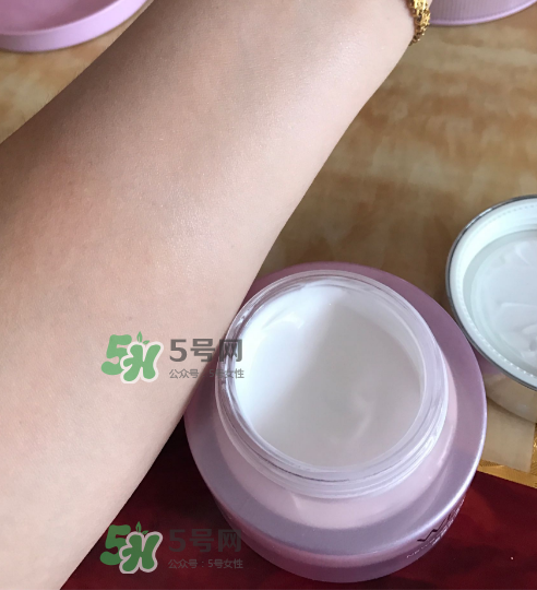 溫碧泉素顏霜好用嗎？溫碧泉素顏霜多少錢？