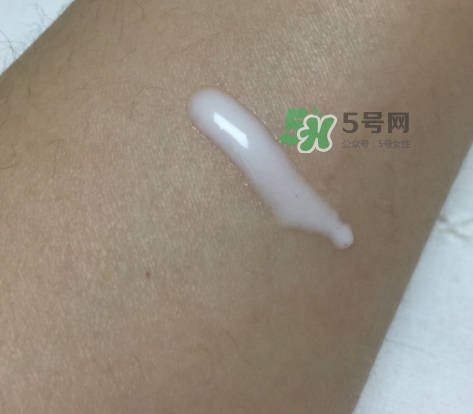 嬌韻詩(shī)牛奶水新版舊版區(qū)別 嬌韻詩(shī)牛奶水多少錢(qián)