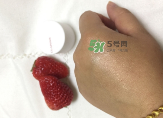 嬌韻詩(shī)牛奶水新版舊版區(qū)別 嬌韻詩(shī)牛奶水多少錢(qián)