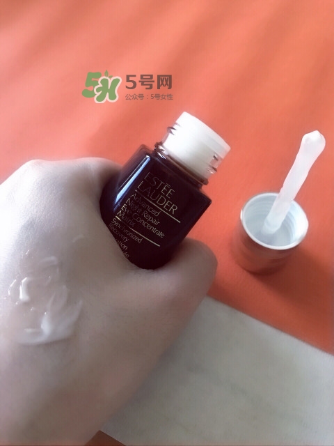 雅詩蘭黛小棕瓶密集修護眼精華怎么樣？