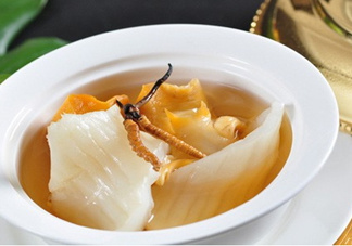 產后吃燕窩好還是花膠？花膠和燕窩可以一起吃嗎？