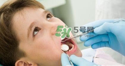 怎么防止寶寶長蛀牙？別讓孩子吃大人的口水