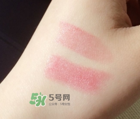 嬌蘭親親唇膏白管和黑管哪個好？嬌蘭白管和黑管區別