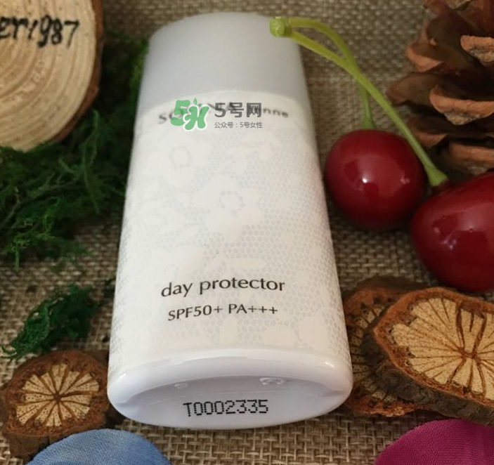 蘇菲娜白蕾絲防水嗎？蘇菲娜白蕾絲悶痘嗎？