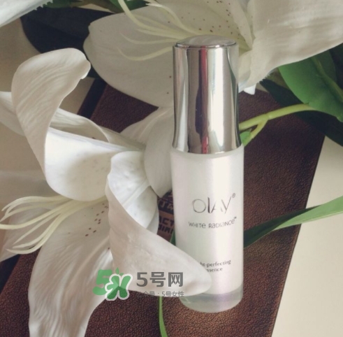 olay玉蘭油小白瓶小綠瓶哪個好？olay小白瓶小綠瓶區別