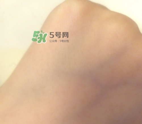 olay玉蘭油小白瓶小綠瓶哪個好？olay小白瓶小綠瓶區別