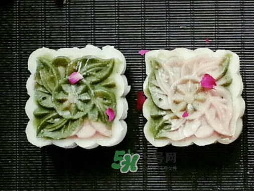 冰皮月餅皮太黏怎么辦？冰皮月餅粘手怎么回事？