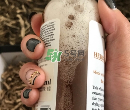 科顏氏金盞花水和黛珂紫蘇水哪個好？金盞花和紫蘇水對比