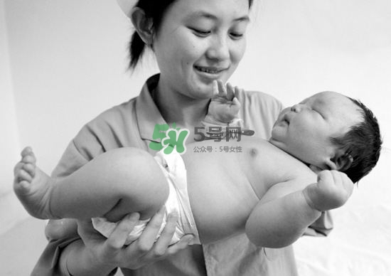 巨大兒的標準 巨大兒只能剖腹產嗎