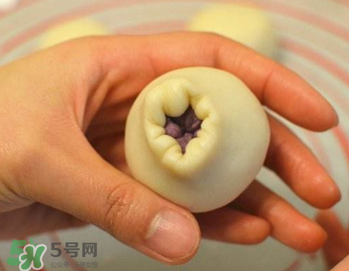 蛋黃酥油皮怎么揉出膜？蛋黃酥油皮不出膜怎么辦？