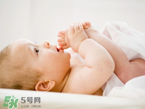 剛出生的寶寶要注意什么？剛出生的寶寶要準備哪些東西？