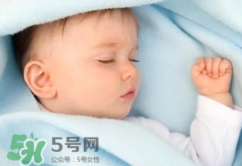 寶寶睡覺出汗多是什么原因？寶寶睡覺的常見誤區