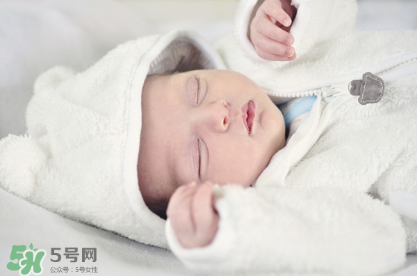 寶寶張嘴睡覺會(huì)變丑嗎？寶寶張嘴睡覺的危害