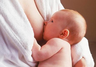 母乳喂養的寶寶大便怎樣正常？母乳喂養的寶寶需要補鈣嗎？