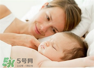 寶寶睡覺出汗多是什么原因？寶寶睡覺的常見誤區