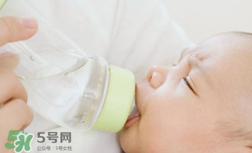 寶寶能喝礦泉水嗎？礦泉水寶寶適合寶寶喝嗎？