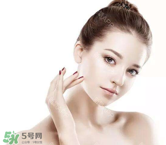 定妝噴霧好還是散粉？定妝噴霧在散粉后用嗎？