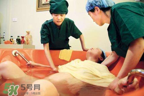水中分娩時(shí)寶寶會(huì)嗆水嗎？水中分娩寶寶不會(huì)淹嗎？