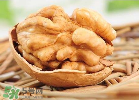 核桃磨成粉還有營養(yǎng)嗎？核桃粉和核桃哪個更好？