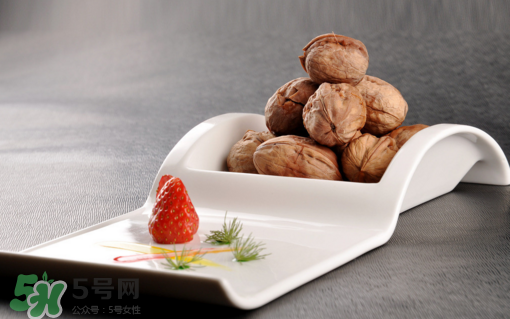 核桃可以空腹吃嗎？核桃飯前吃好還是飯后吃好？