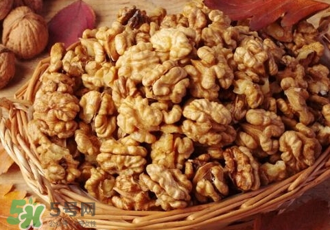 核桃磨成粉還有營養(yǎng)嗎？核桃粉和核桃哪個更好？