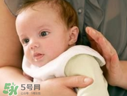 寶寶打嗝的原因  寶寶通常為什么打嗝？