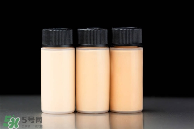 粉底液和乳液一樣的嗎 乳液和粉底液的區別