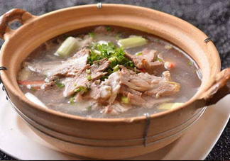 牛骨頭湯要放哪些食材？牛骨頭湯要煮多長時間