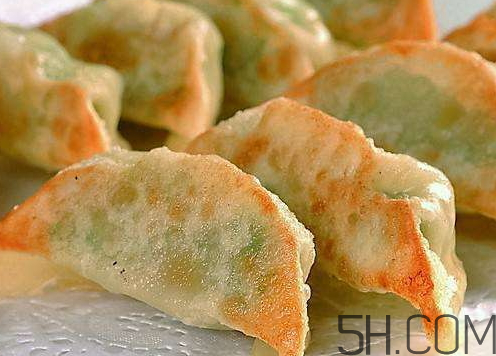 煎餃可以先蒸后煎嗎？煎餃是生煎還是熟煎？