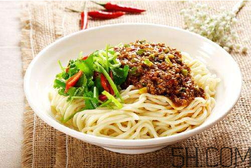 炸醬面可以用豆瓣醬嗎？炸醬面可以用黃豆醬嗎？