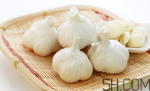 大蒜泡酒可以治腳氣嗎？治腳氣的方法有哪些？