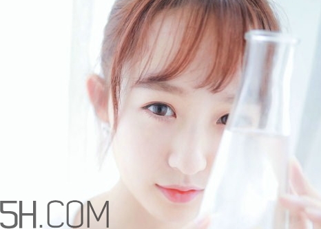 月經期間掉頭發正常嗎_為什么月經期間掉頭發