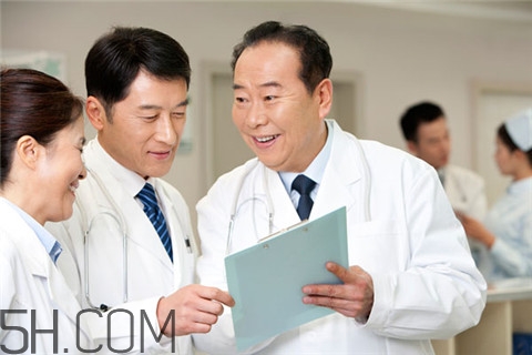 甲亢跟心臟有關系嗎？甲亢跟嗓子啞有關系嗎？