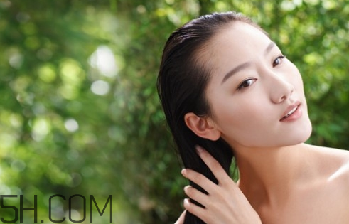 不同發質使用哪種精油好？護發素和護發精油的區別