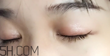 眼影可以當眉粉嗎？眼影和眉粉有什么區別