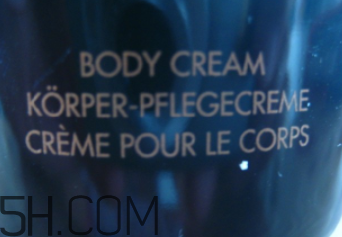 雅芳小黑裙香體乳怎么樣？雅芳小黑裙香體乳好用嗎？