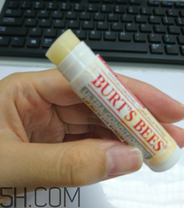 小蜜蜂細致修護唇膏怎么樣？好用嗎？