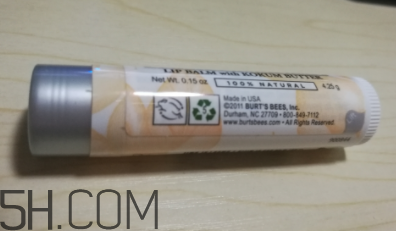 小蜜蜂細(xì)致修護(hù)唇膏很油嗎？夏天用合適嗎？