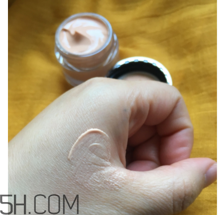 Olay素顏眼霜油不油？適合什么膚質？