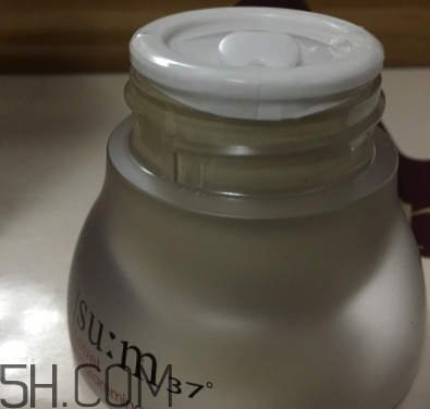 sum37魔法眼霜油不油？油皮能用嗎？